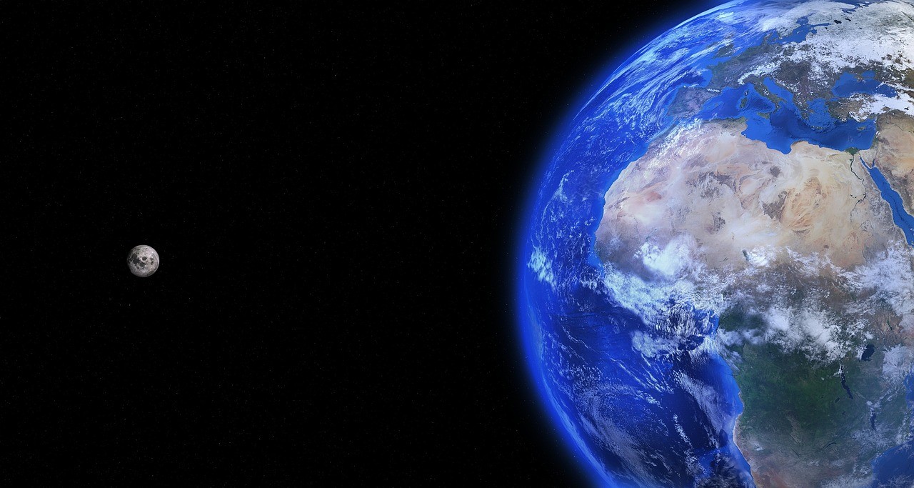 earth,-moon,-space,-planet,-world,-blue-planet,-outer-space,-galaxy,-universe,-c - qimono (pixabay)