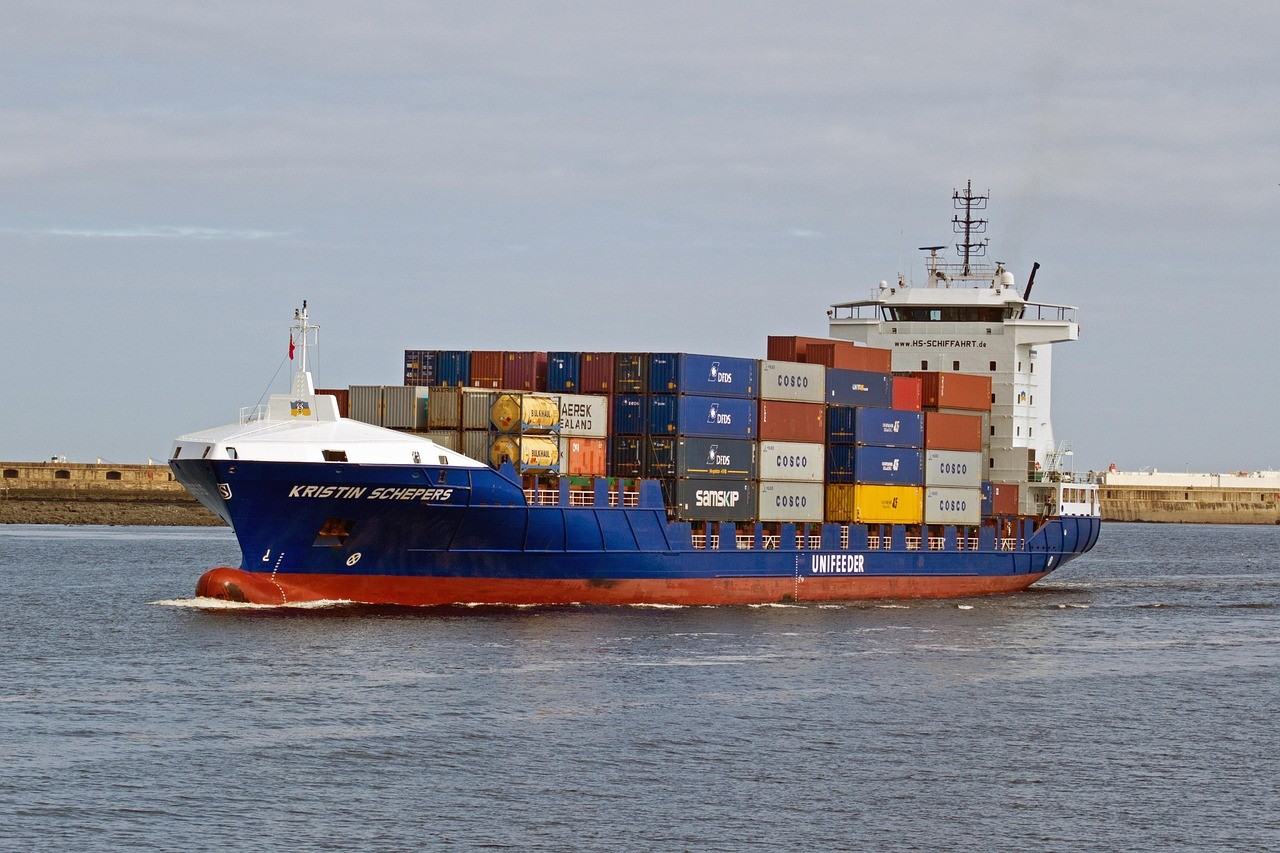 shipping,-containers,-freight,-kristin-schepers,-freight,-freight,-freight,-frei - stroller (pixabay)