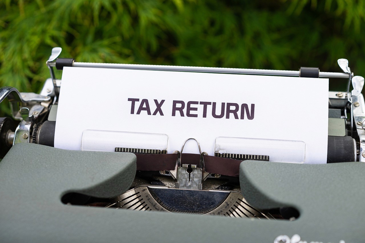typewriter,-tax-return,-government,-money,-income,-percentage,-word,-tax-return, - viarami (pixabay)