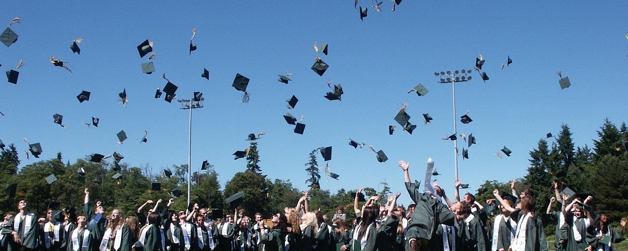graduation,-teen,-high-school,-student,-graduate,-diploma,-success,-achievement, - greymatters (pixabay)